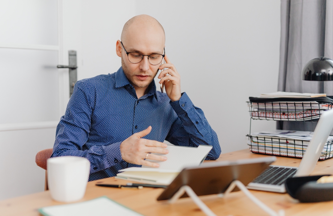 Cold Calling vs Cold Emails: Choosing the Right Strategy for Faster Conversions